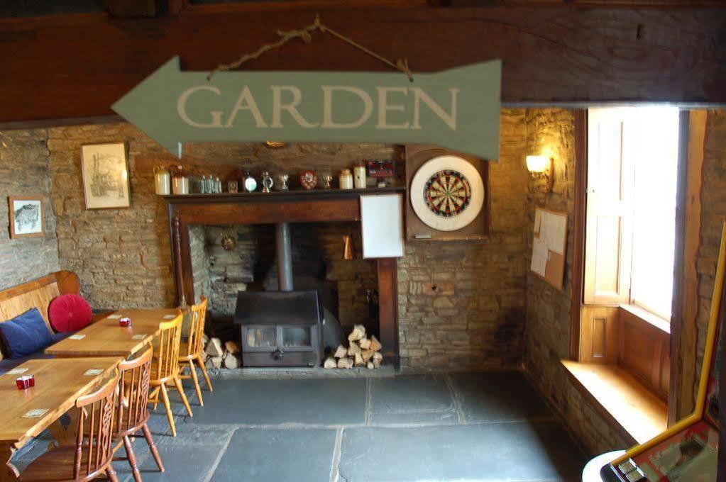 Castle Inn Knighton  Extérieur photo